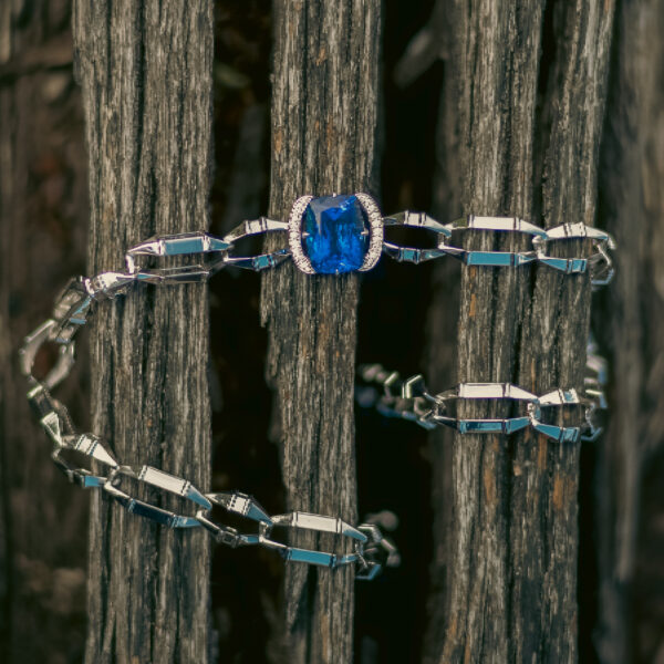 Anchor Necklace with 10.38 Tanzanite in 18K White Gold and 0.23 ct Diamonds - Image 3