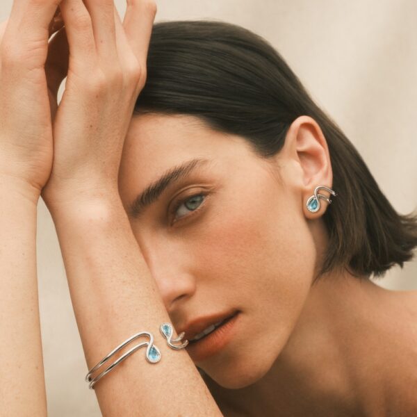 Alternative view of Waves Bracelet in 18k White Gold with Swiss Blue Topaz and 0.07 cts Diamonds