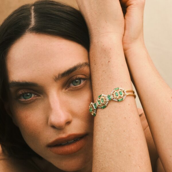 Alternative view of Turtle Cuff Bracelet in 18k Yellow Gold with 0.2 ct Emerald and 0.08 ct Diamonds