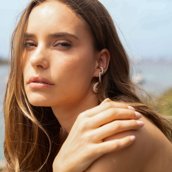 Alternative view of Hook Earrings in 18K Yellow Gold with 15.59 ct Morganite and 4.23 ct Diamonds