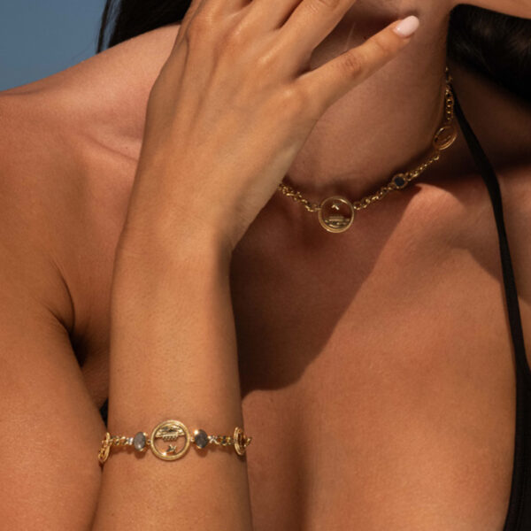 Alternative view of Coin Bracelet in 18k yellow gold bracelet with 2.11 cts of brilliant and rough diamonds